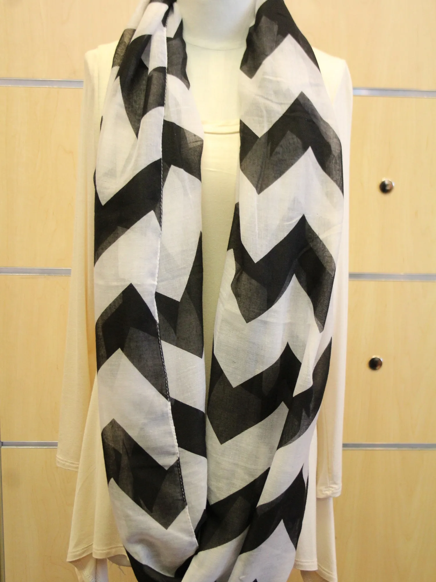 ADO | Infinity Black and White Chevron Scarf