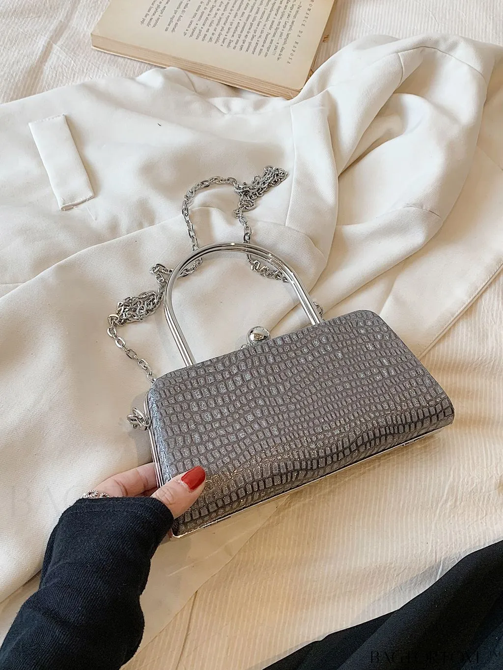 BagForLove - Chic and Versatile Crocodile Pattern Handbag for Stylish Women