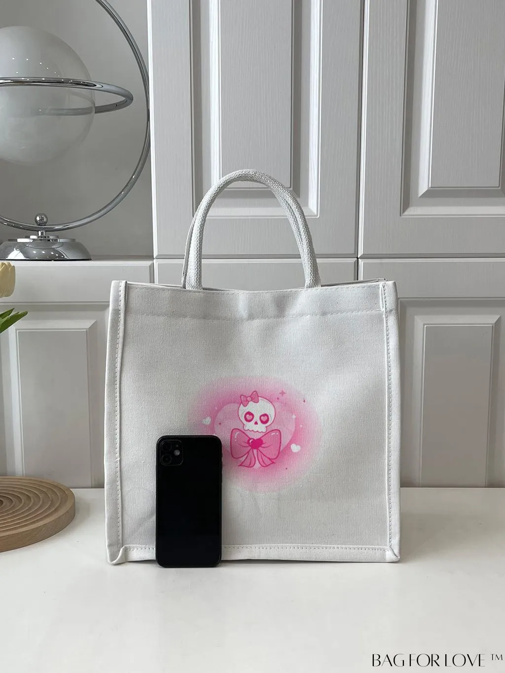 BagForLove - Chic Skull Print Tote: A Fashionable Must-Have