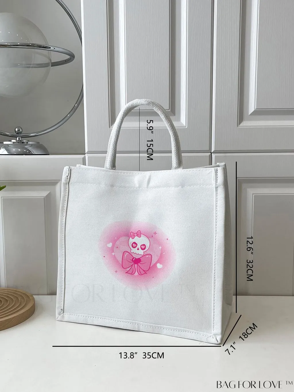 BagForLove - Chic Skull Print Tote: A Fashionable Must-Have