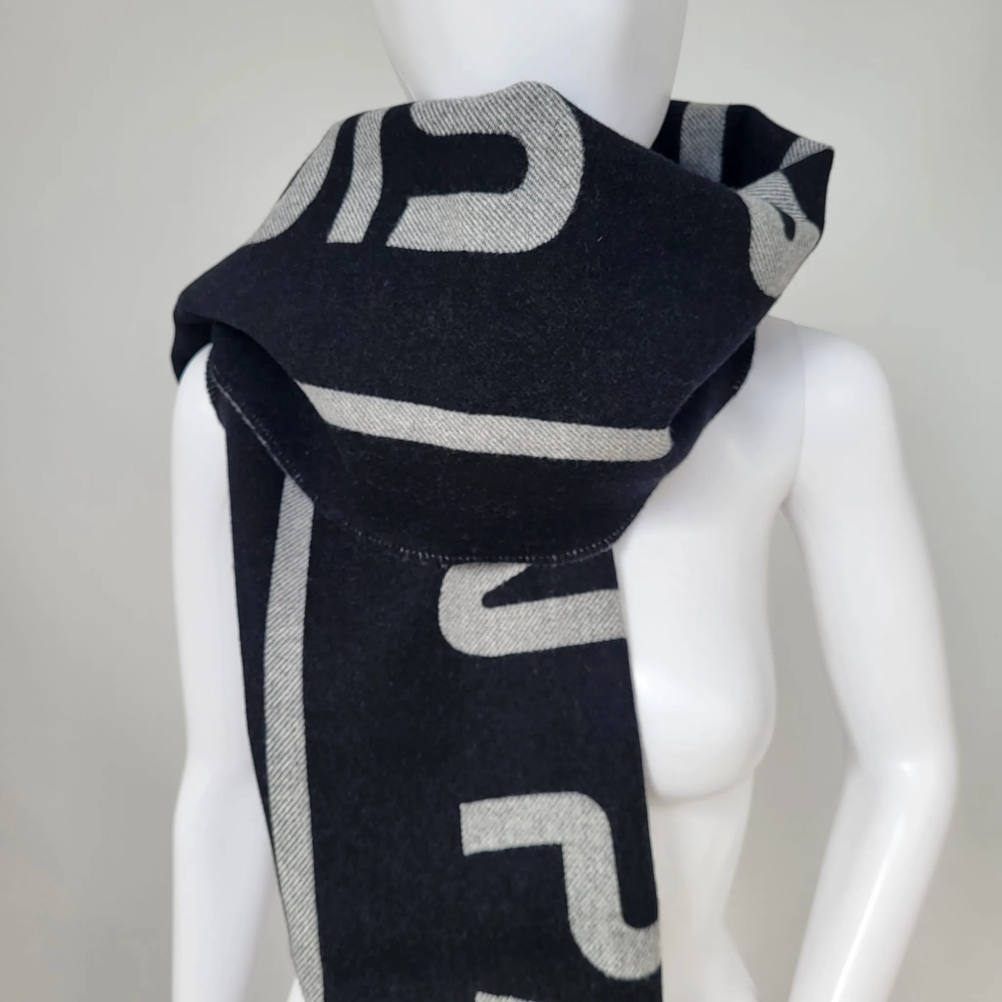 City Gravity Scarf