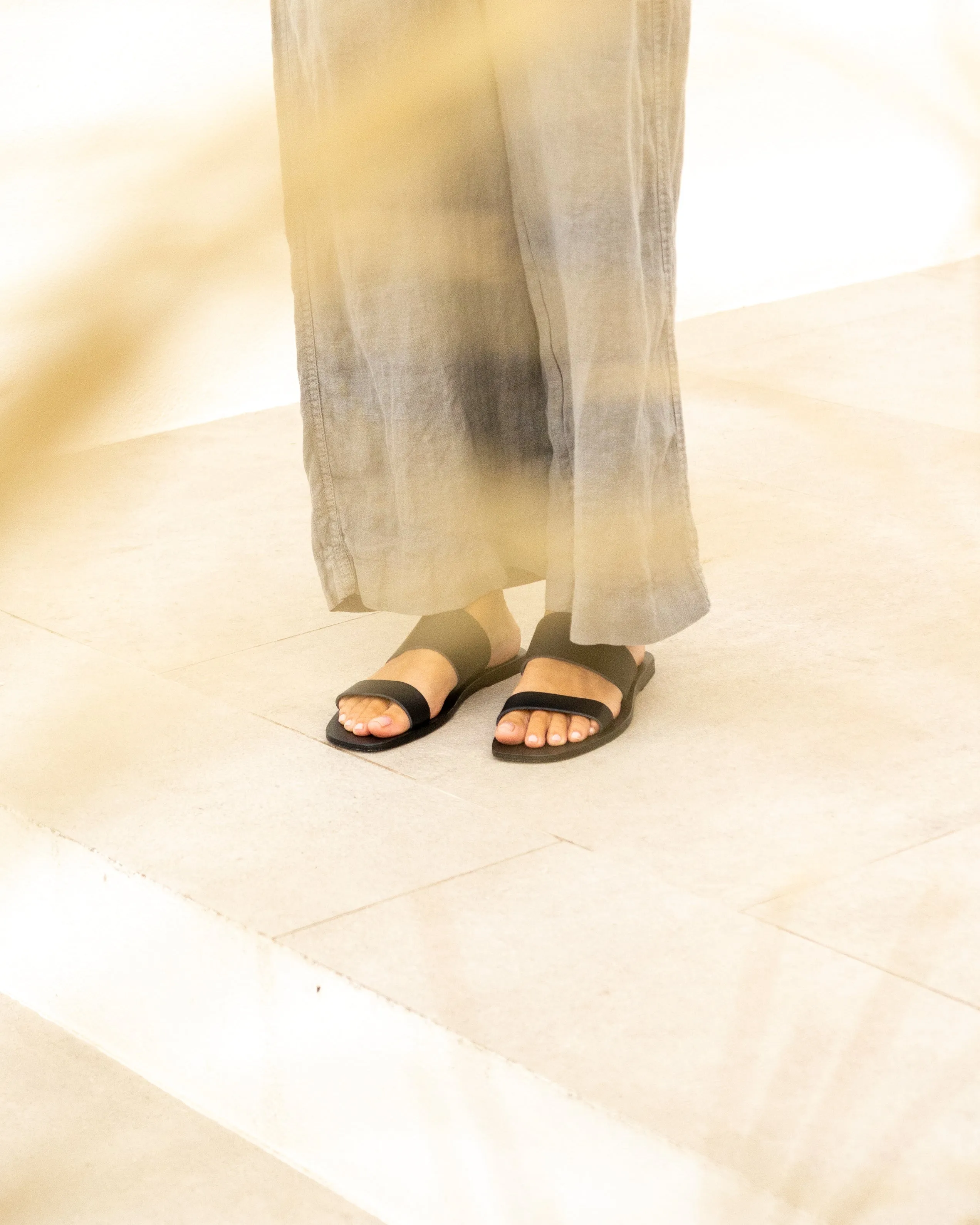 DELOS SQUARE - BLACK/BLACK