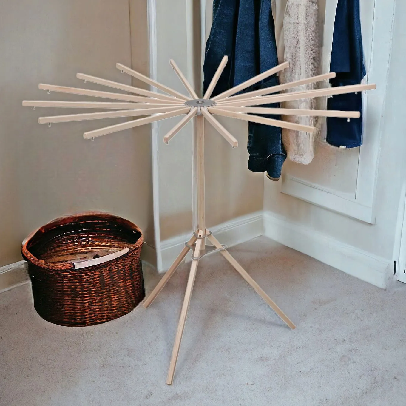 Floor Standing Clothes Drying Rack with 16 Arms