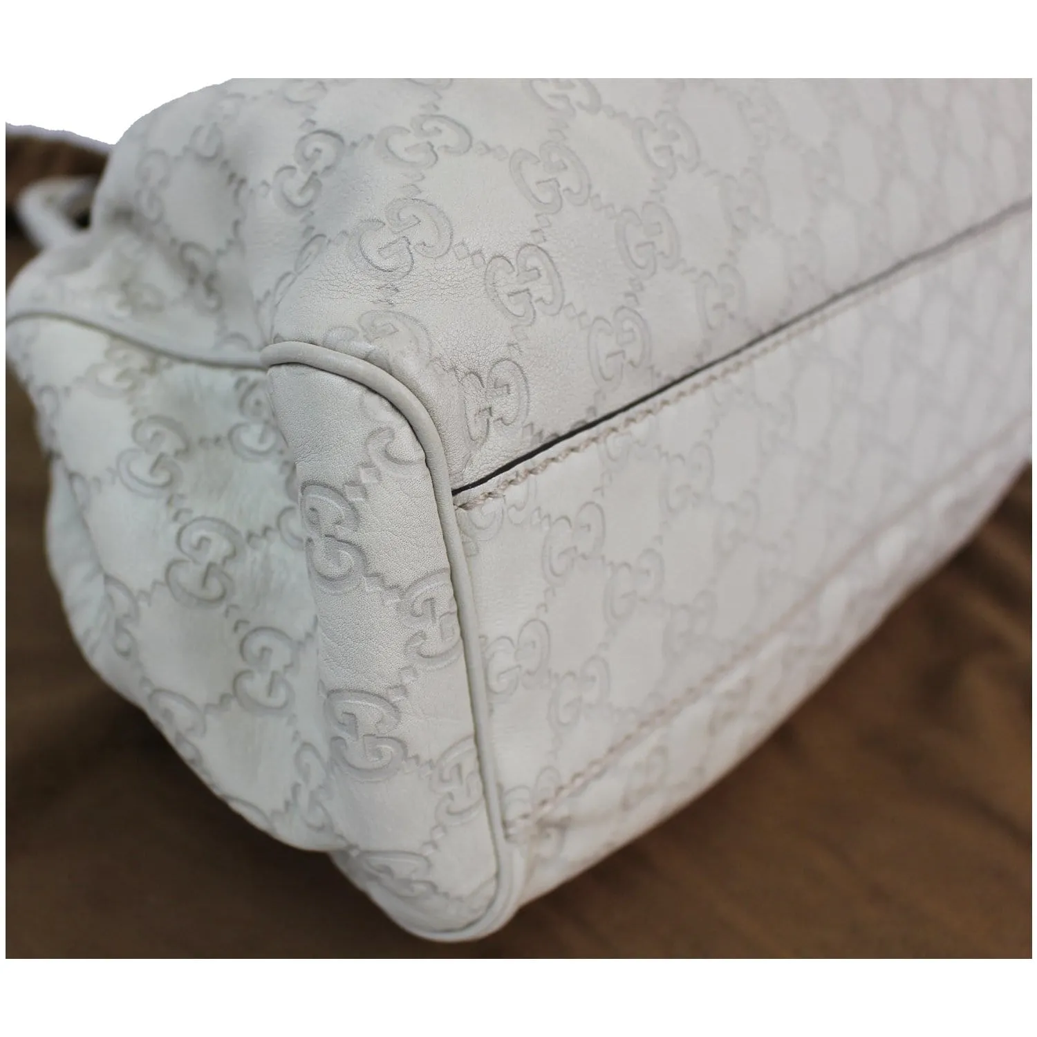 GUCCI Sukey Medium Guccissima Leather Tote Bag White 211944