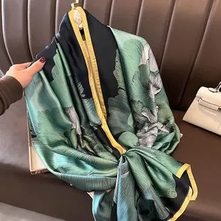 Korean Style New Contrast Color Warm Scarf Fashionable Western Style Gift Giving Long Shawl Women's Silk Blended Scarf