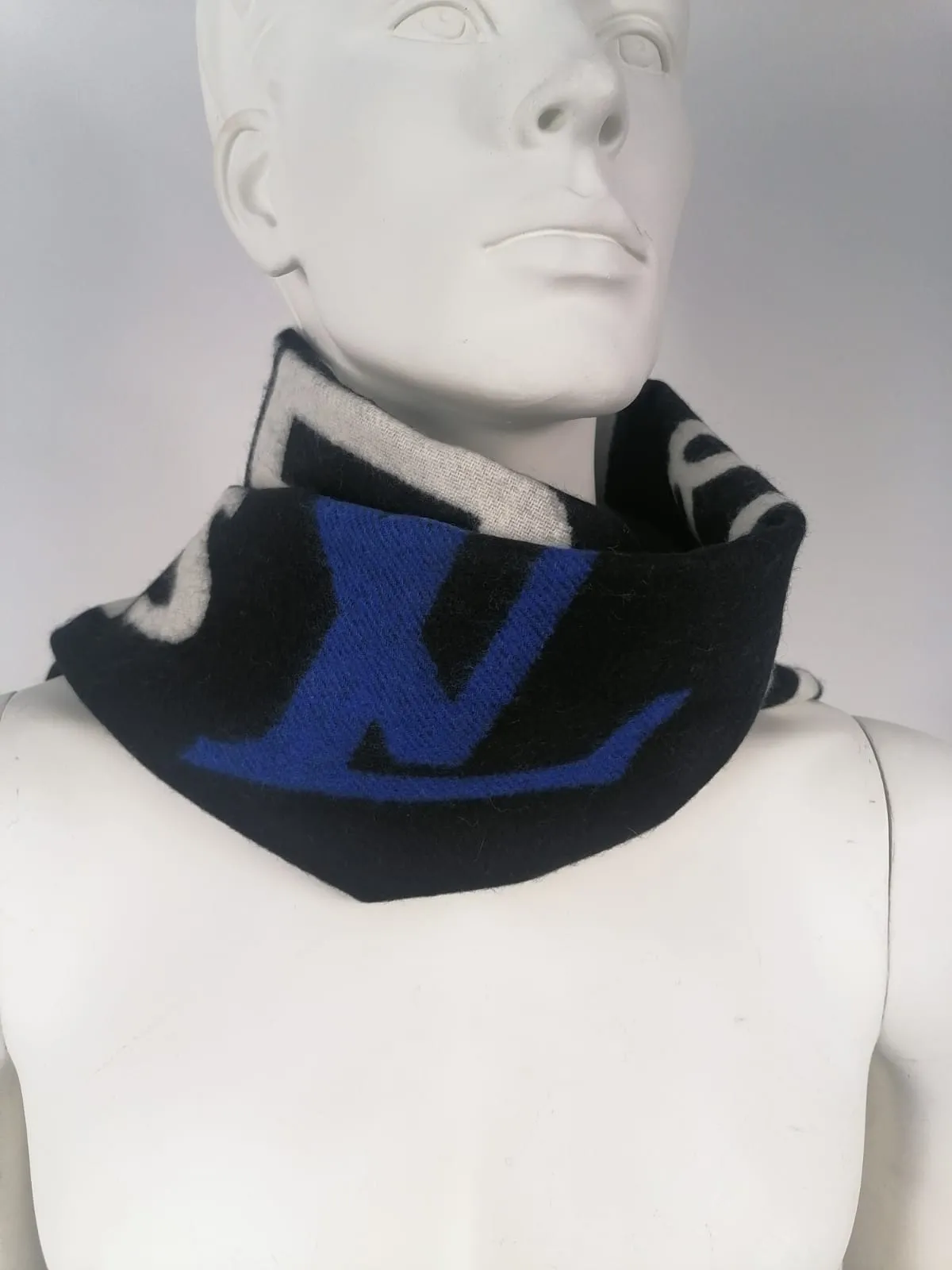 LV Forward Scarf