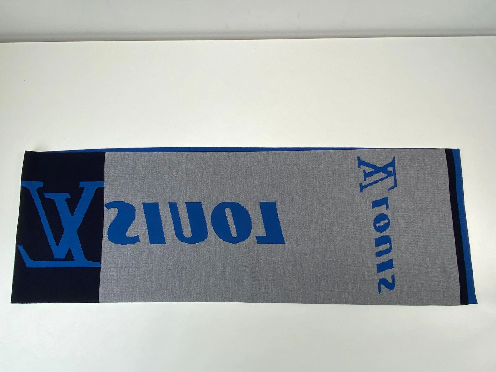 LV Forward Scarf