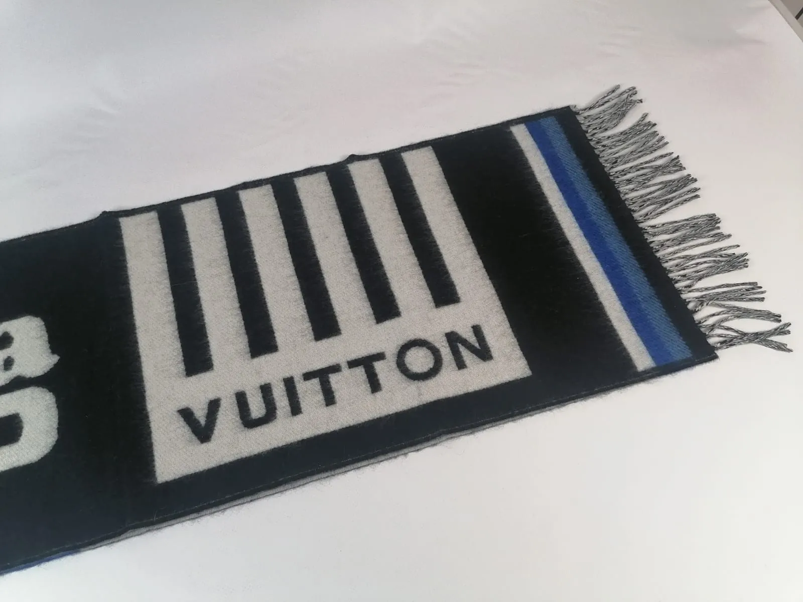 LV Forward Scarf