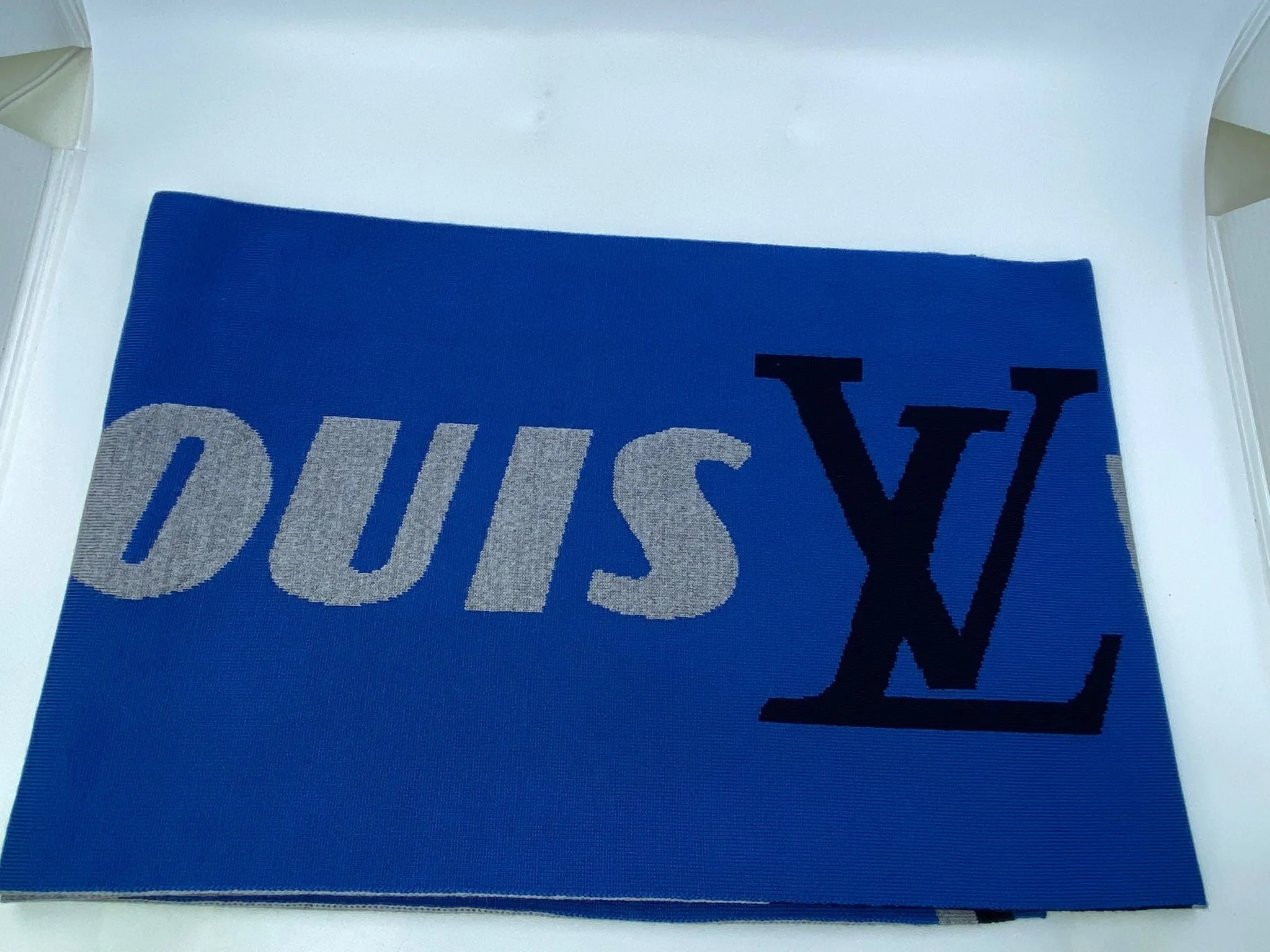 LV Forward Scarf