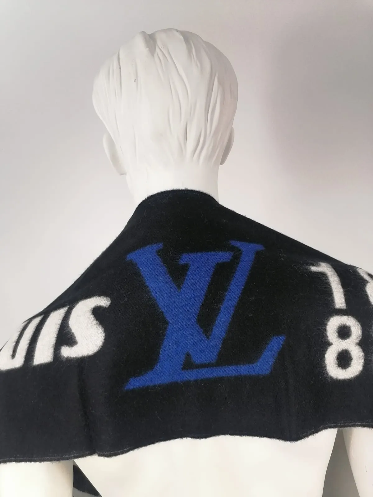 LV Forward Scarf