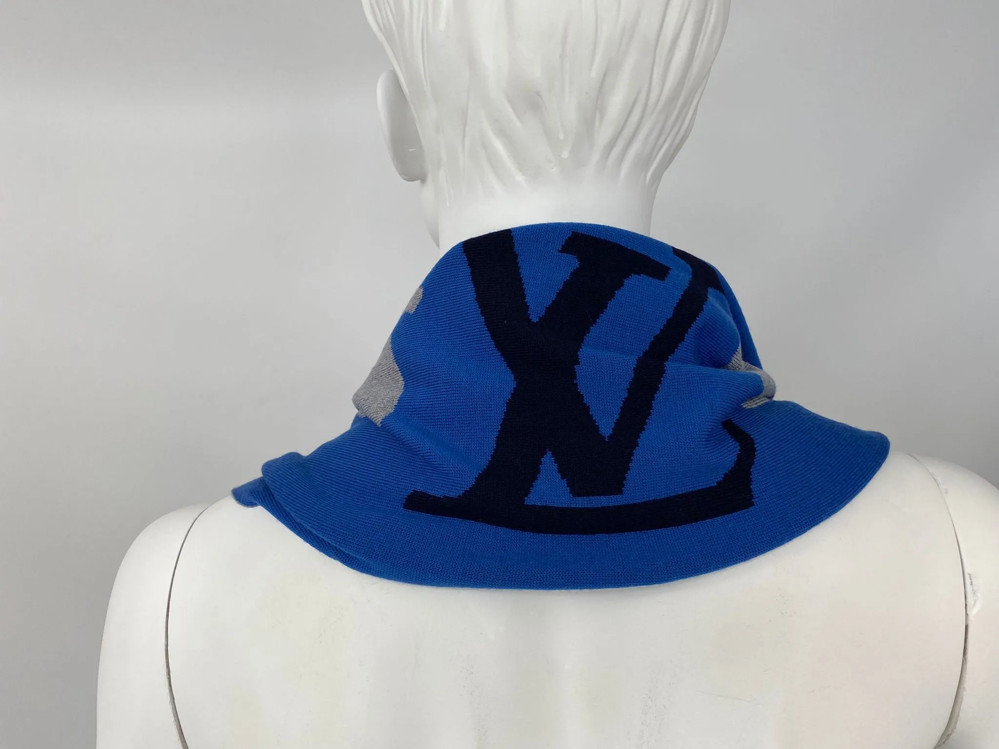 LV Forward Scarf