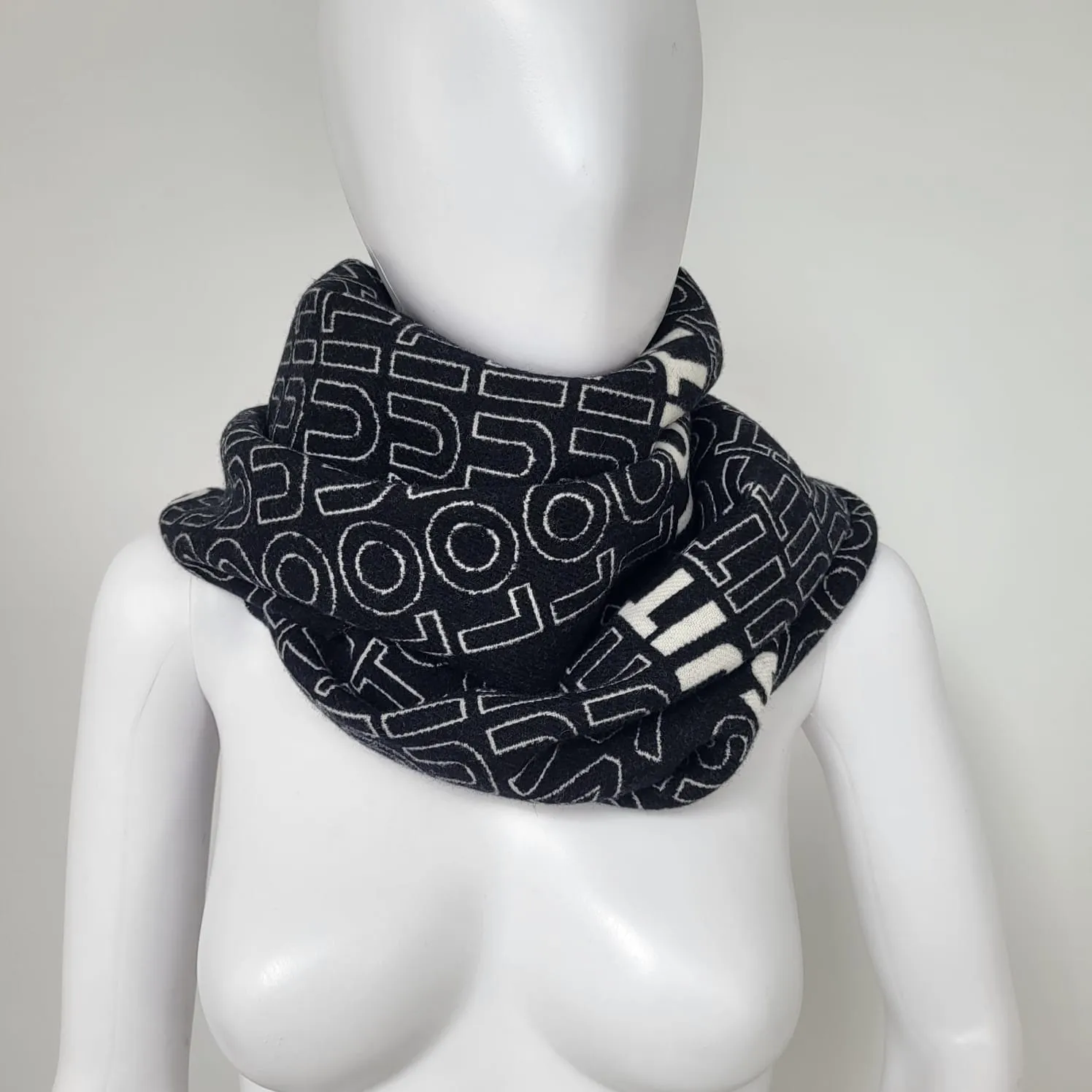 LV List Scarf