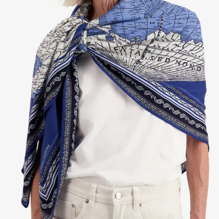 Mappemonde Scarf