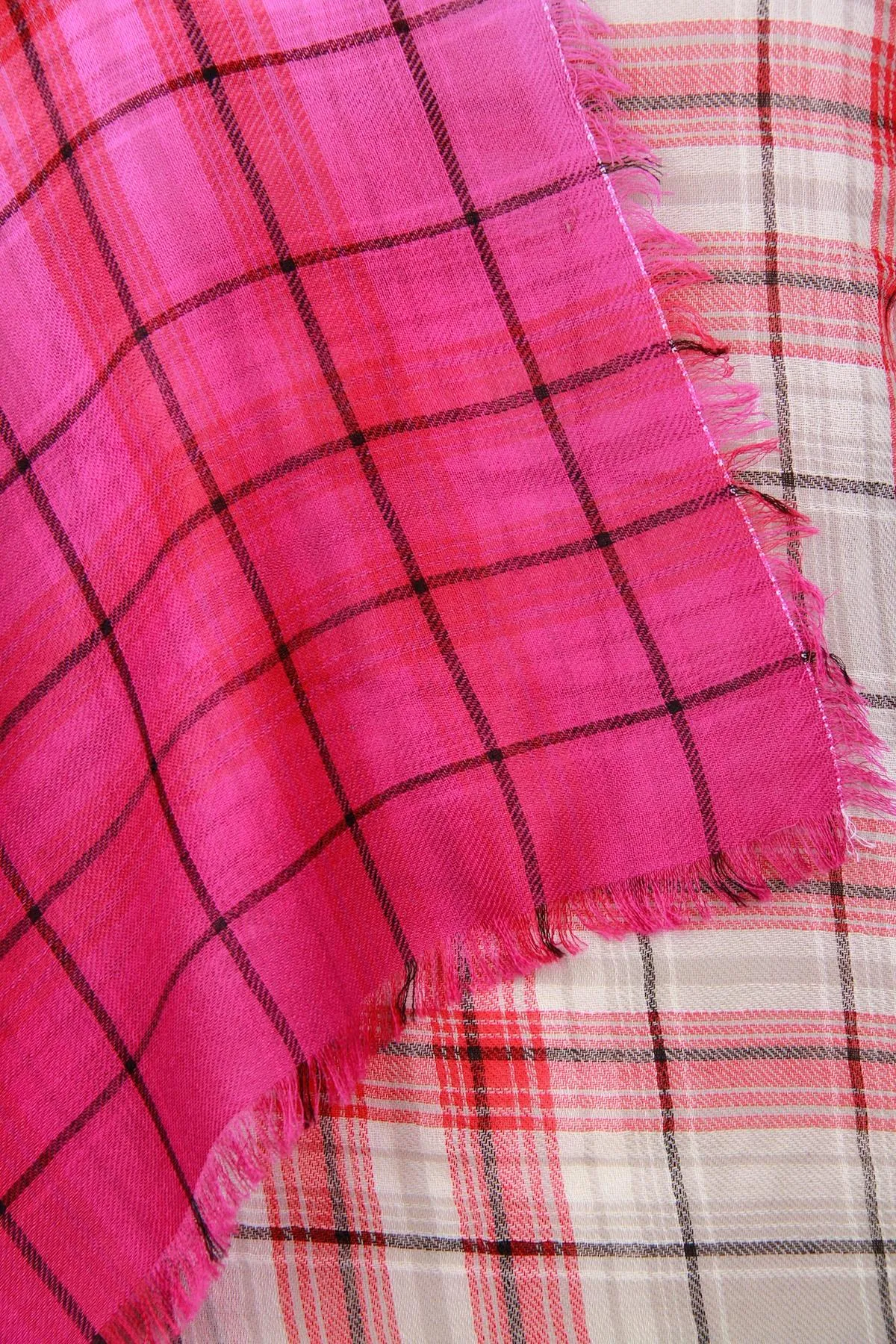 Queens Plaid Ombre Scarf