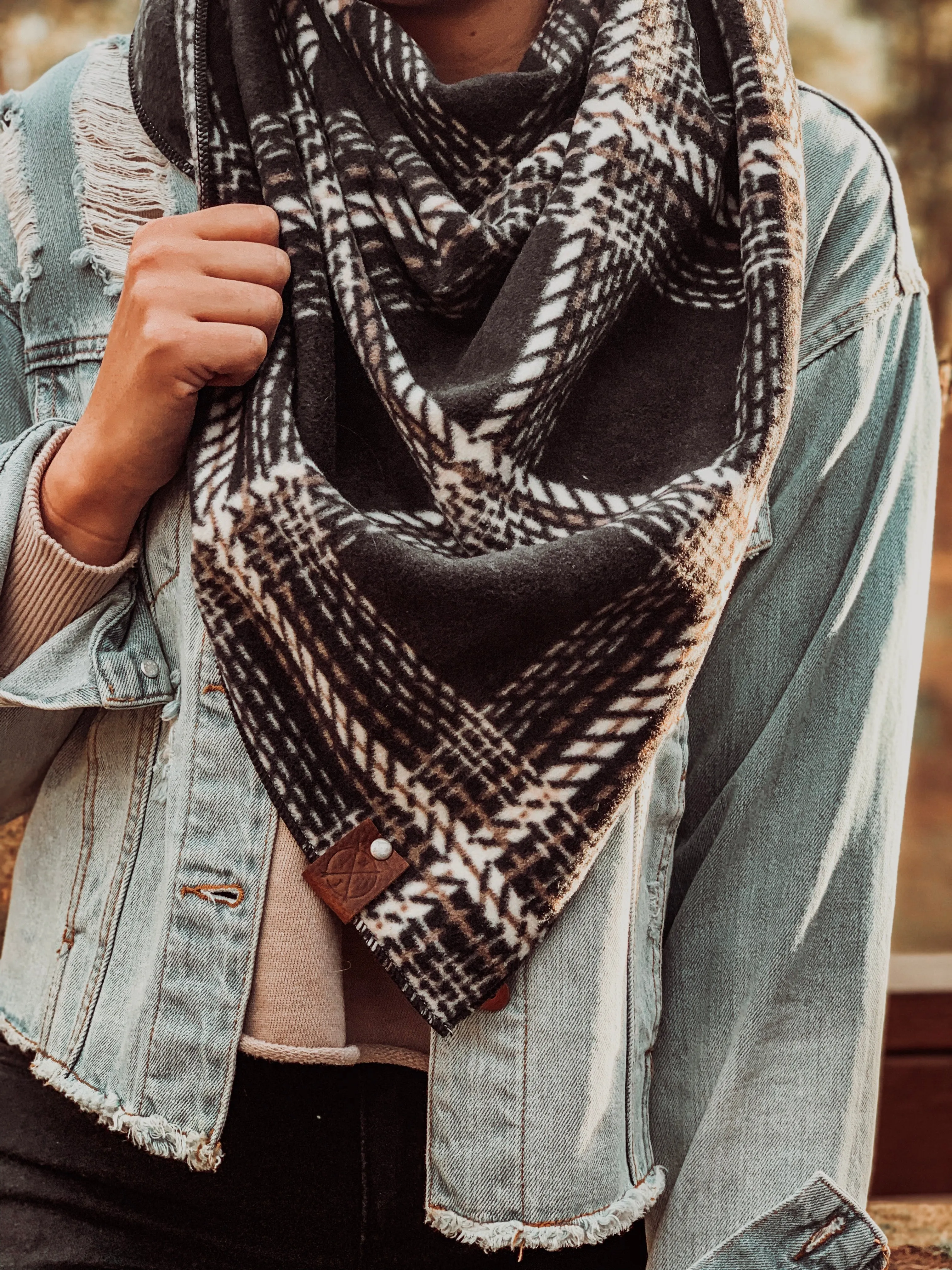 RAE - Human Blanket Scarf