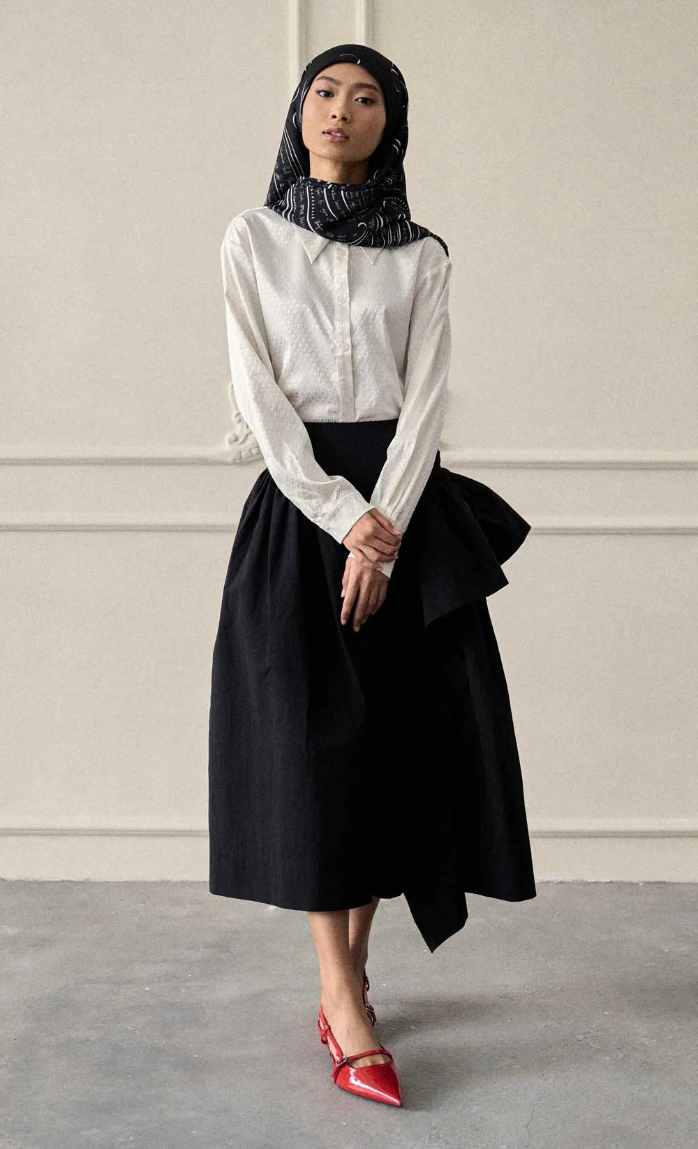 The dUCkade dUCk Matte Satin Silk Square Scarf in Onyx