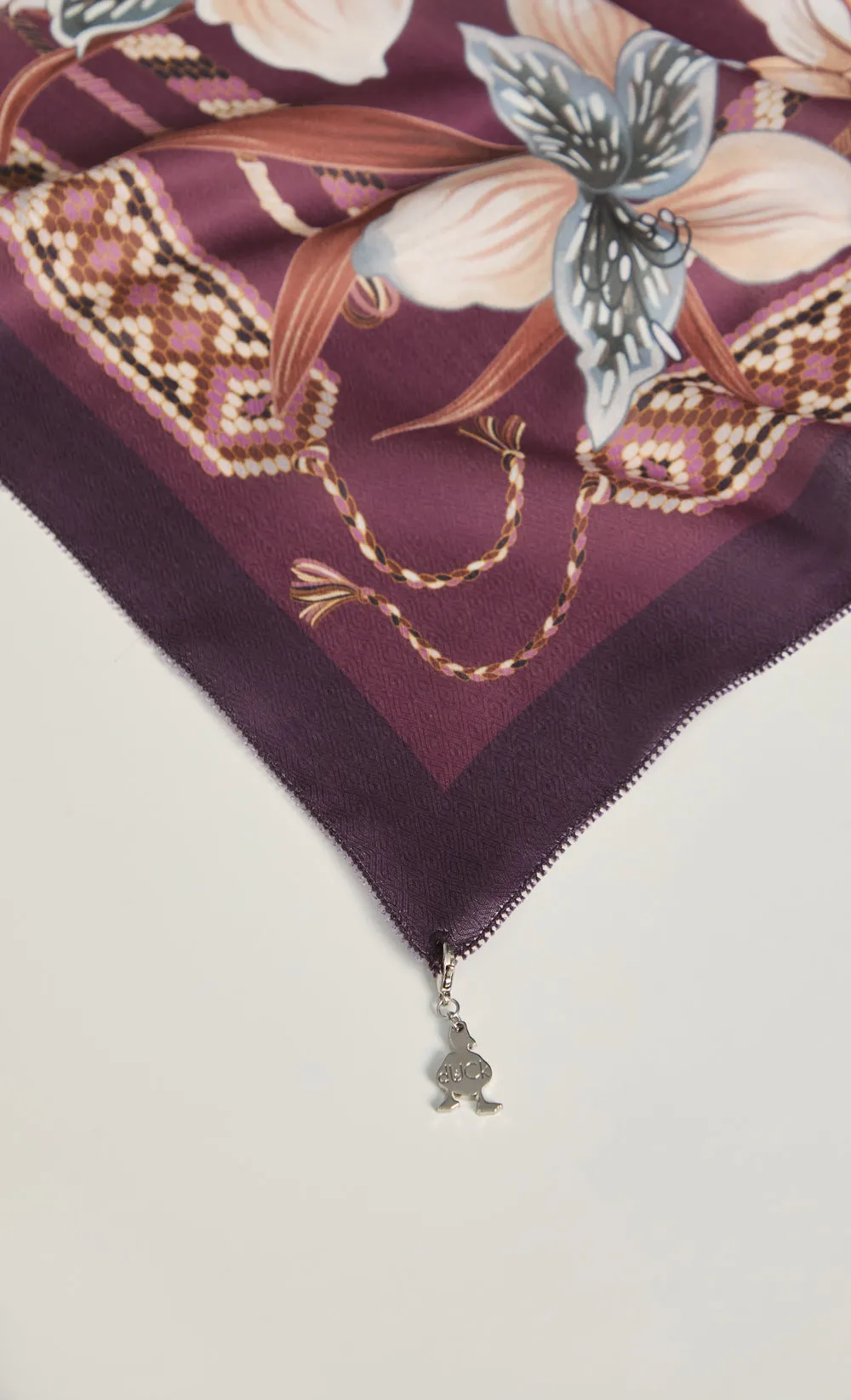 The Friendship dUCk Voile Shawl in Sister