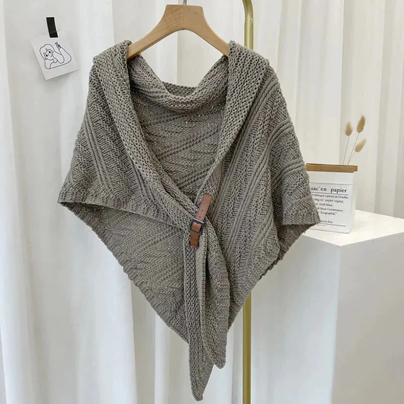 TRIANGLE KNITTED SHAWL WITH LEATHER BUCKLE