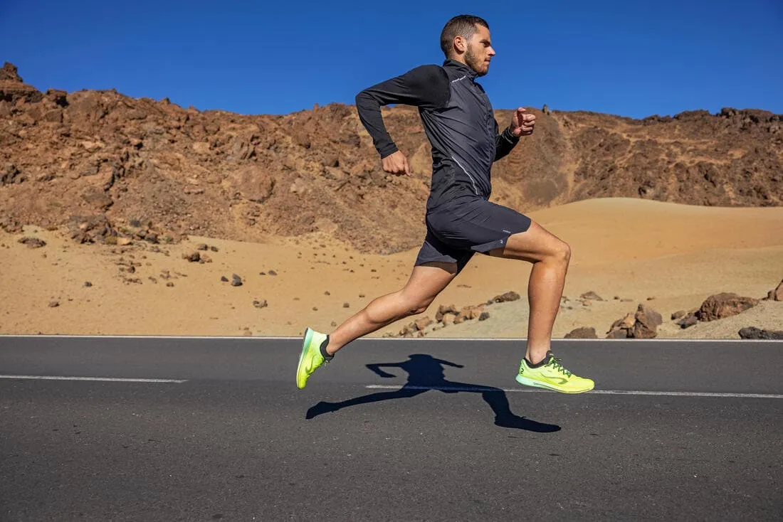 Veste coupe vent sans manche de running homme - KIPRUN Run 900 noire