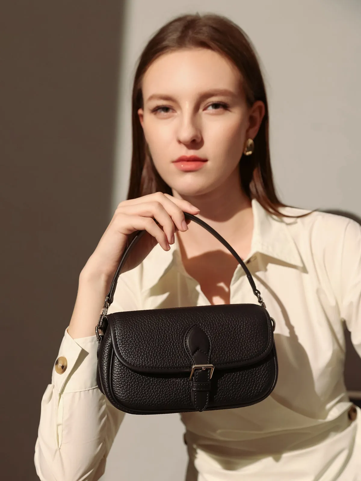 Voice-controlled Cambridge Leather Timely resolution Bag Satchel